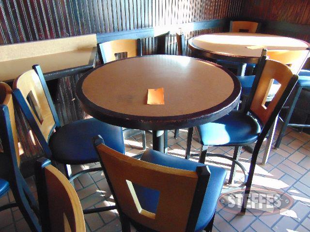 Round high top table, 36-, (4) metal chairs_1.jpg